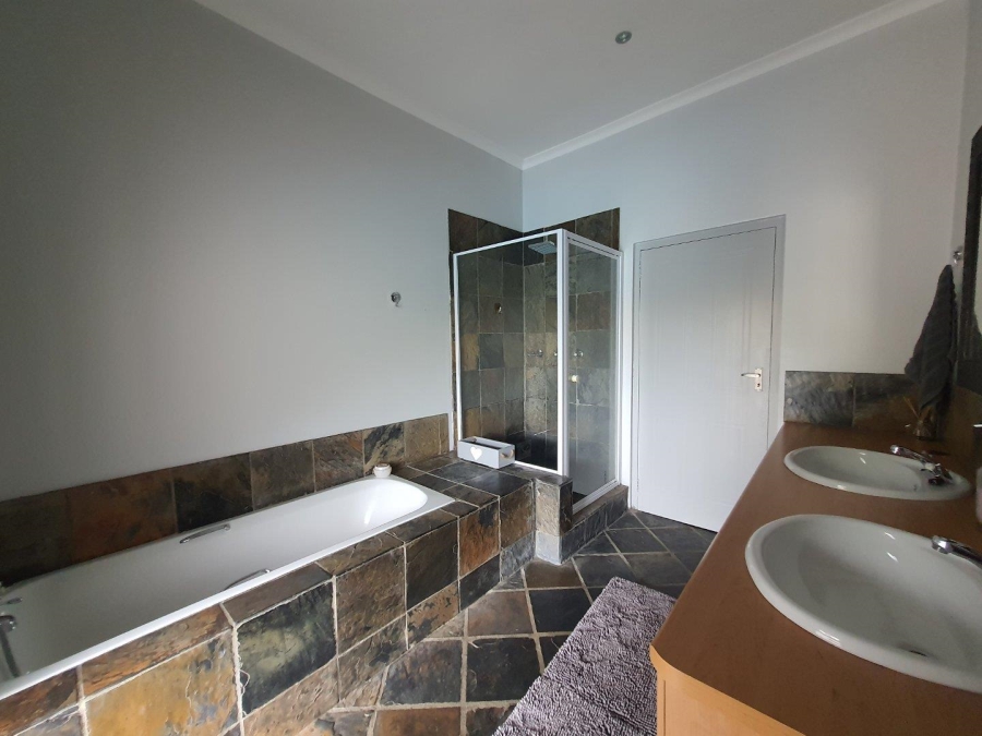 To Let 3 Bedroom Property for Rent in Oude Westhof Western Cape